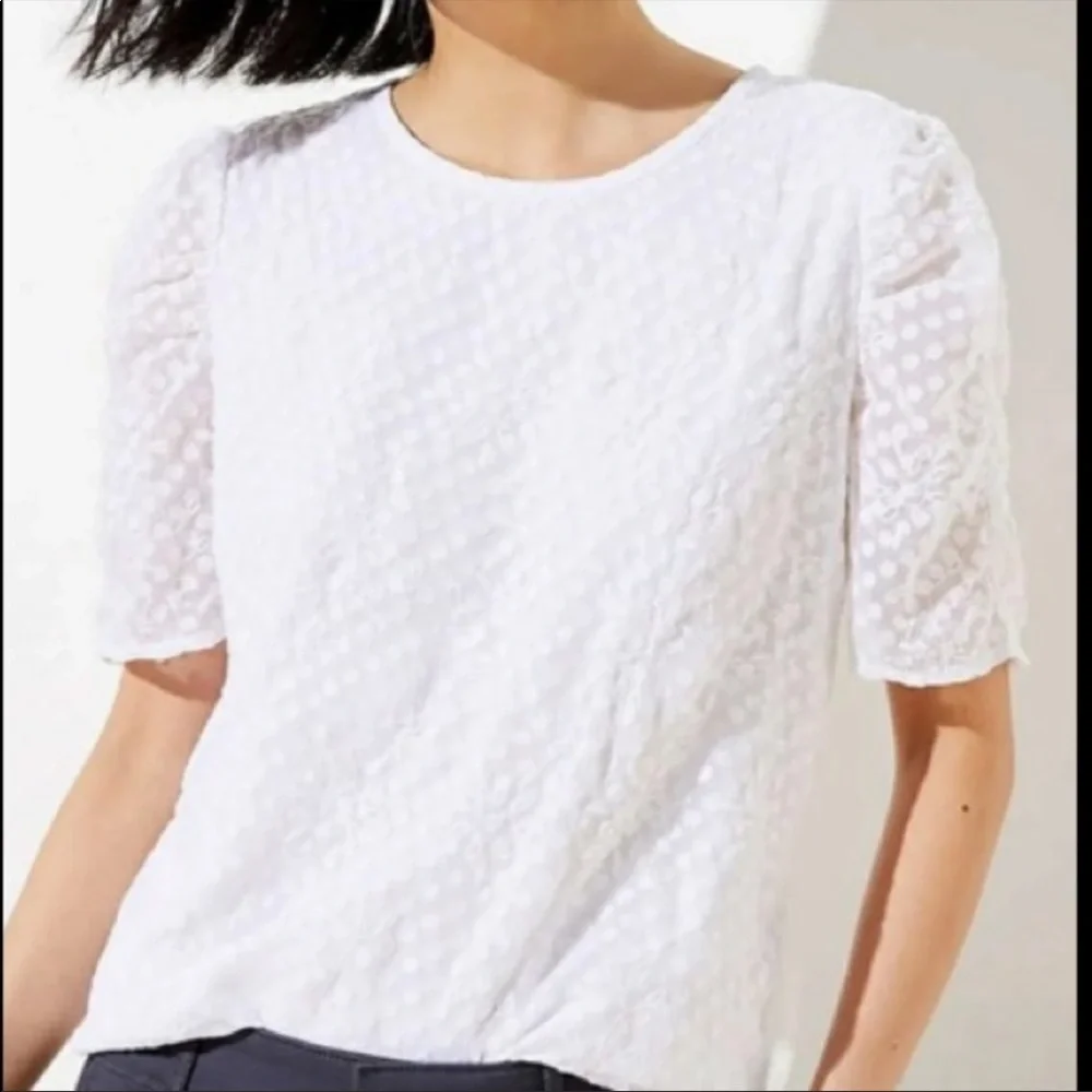 NWOT Super cute Loft blouse with puff sleeves! - Picture 2 of 10